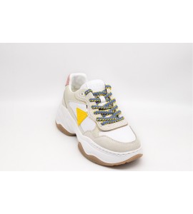 GUESS Runner Hapyy Misto Pelle