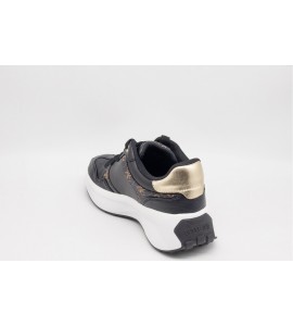 GUESS Runner Luckei 4G Logo
