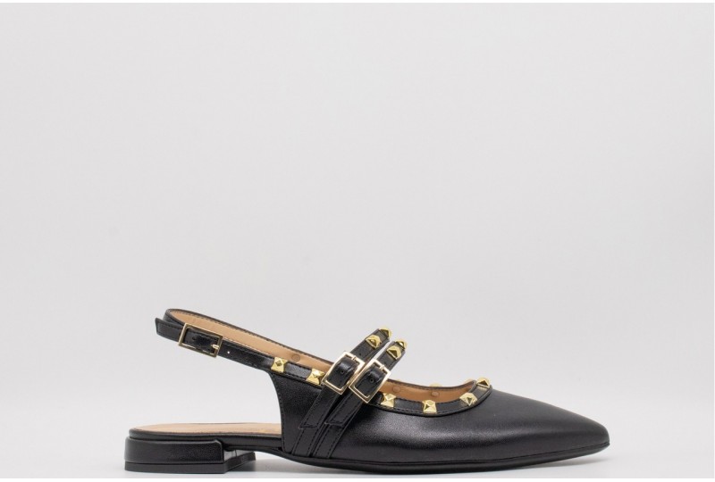 OVYE' Slingback con borchiette