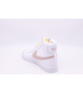 NIKE Blazer Mid '77 donna