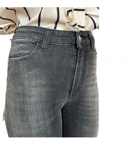 REIGN JEANS JENNIFER TIGA