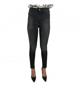 REIGN JEANS JENNIFER TIGA