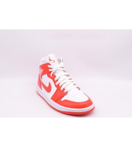 NIKE Jordan 1 Mid
