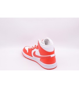 NIKE Jordan 1 Mid