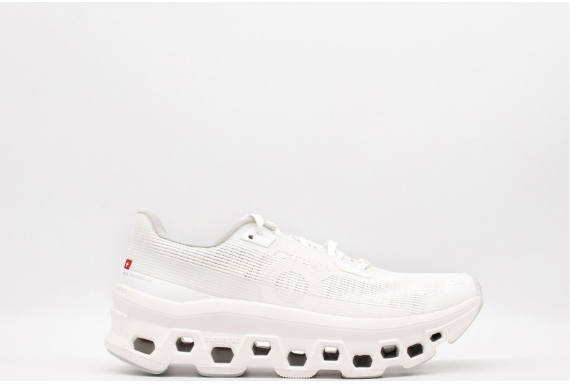 ON SNEAKER CLOUDMONSTER...