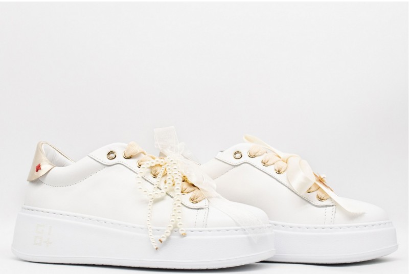 GIO+ SNEAKERS CON FIOCCHI E...