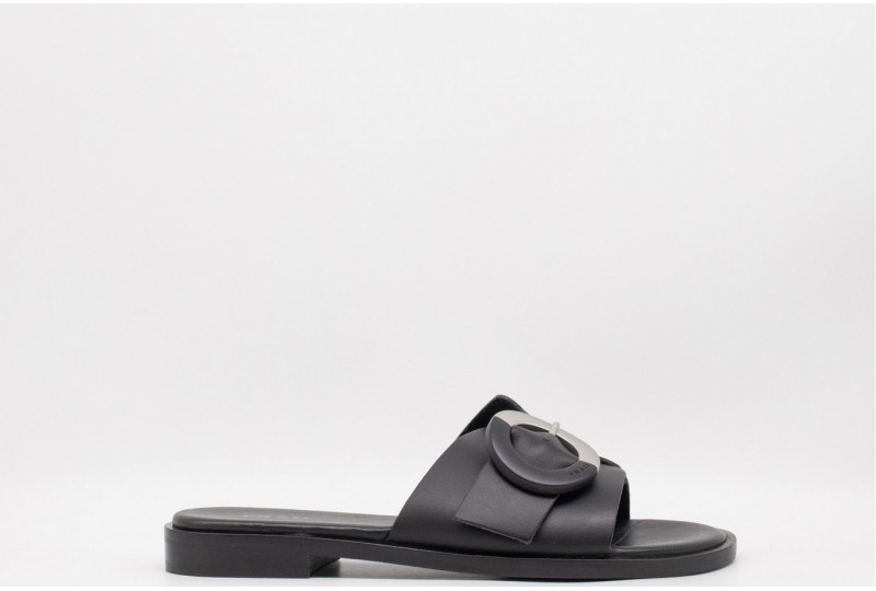 FRAU CIABATTINA IN...