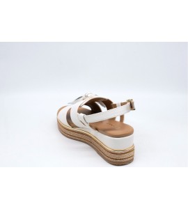 DONNA SERENA SANDALO CO N ZEPPADONNA SERENA SANDALO CO N ZEPPA