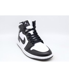NIKE AIR JORDAN1 Mid