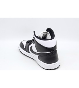 NIKE AIR JORDAN1 Mid