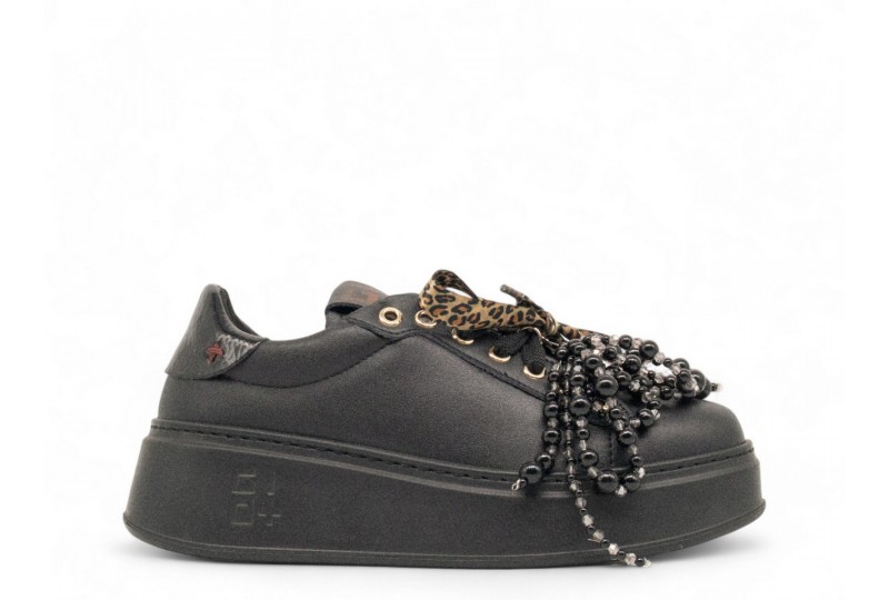 GIO + SNEAKERS CON FIOCCO...
