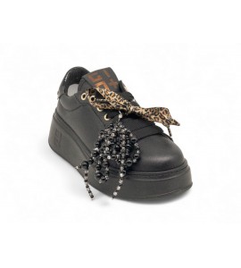 GIO + SNEAKERS CON FIOCCO ANIMALIER E CHARMS