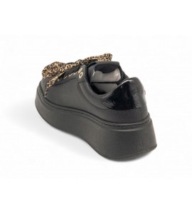 GIO + SNEAKERS CON FIOCCO ANIMALIER E CHARMS