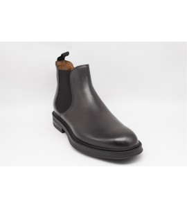 FRAU BEATLES IN PELLE