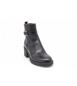 NERO GIARDINI tronchetto in pelle