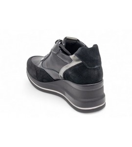 NERO GIARDINI SNEAKER IN CAMOSCIO