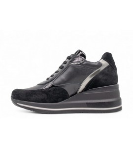 NERO GIARDINI SNEAKER IN CAMOSCIO