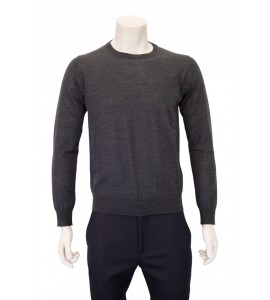 MAGAZZINI RICAMBI girocollo 140's FIN 18. Maglia girocollo realizzato in lana, finezza 18. Profili a costine. colore: grigioCOMP