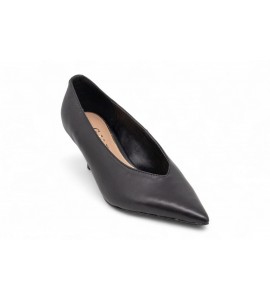 GUESS DECOLLETE YATTCH PELLE NERA