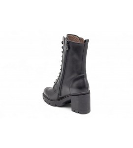 NERO GIARDINI anfibio in pelle.
