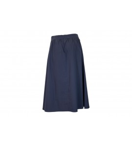 GRAN SASSO 74278/54300/598 GONNA BLU. Gonna fluida con tasche. Chiusura con zip. Composizione: 78% Cotone, 18% Poliammide e 4% E