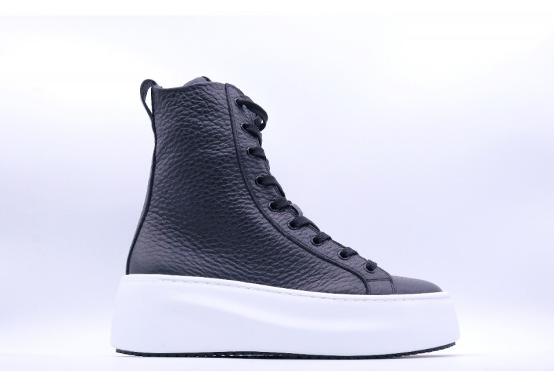 VIC MATIE' Sneakers...
