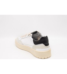 GIO + Sneakers Leonard