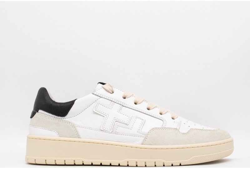 GIO + Sneakers Leonard