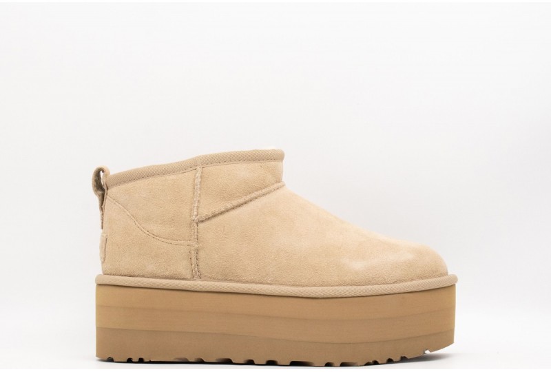 UGG Donna Stivali Classic...