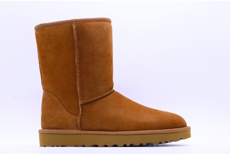 UGG Classic Short II Stivali