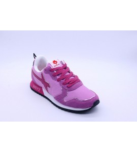 WIZZ Sneakers donna. La sneaker non è solo un accessorio ma un vero e proprio strumento di espressione, per distinguersi attrave