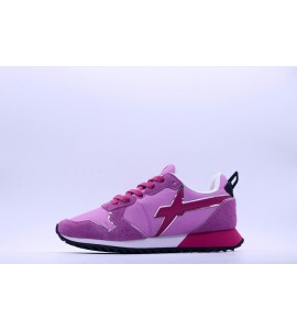 WIZZ Sneakers donna. La sneaker non è solo un accessorio ma un vero e proprio strumento di espressione, per distinguersi attrave