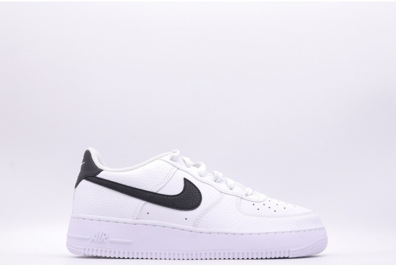 NIKE AIR FORCE 1 Sneakers...