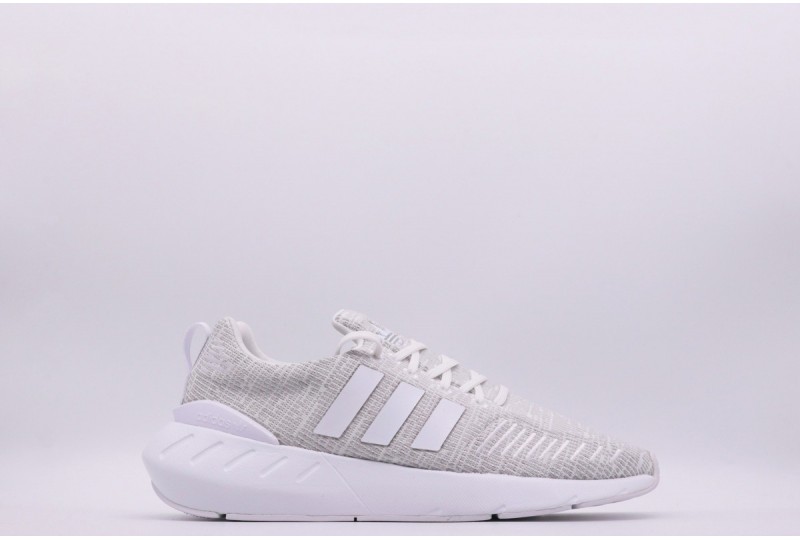 ADIDAS SWIFT RUN 22 Sneakers