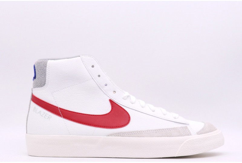 NIKE Blazer Mid '77...