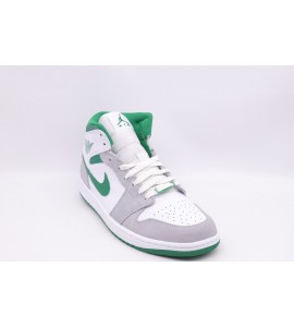 NIKE Jordan 1 Mid