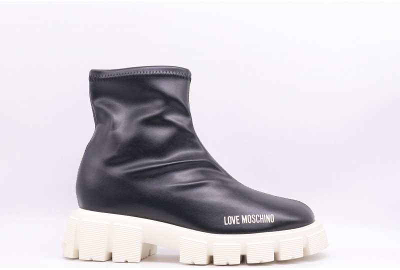 Stivaletti moschino sales
