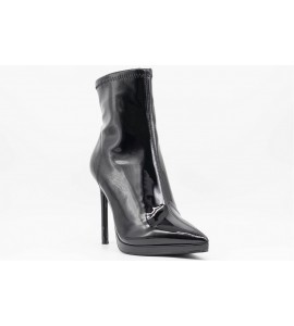 STEVE MADDEN KAYLANI NERO VERNICE