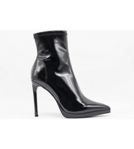 STEVE MADDEN KAYLANI NERO VERNICE