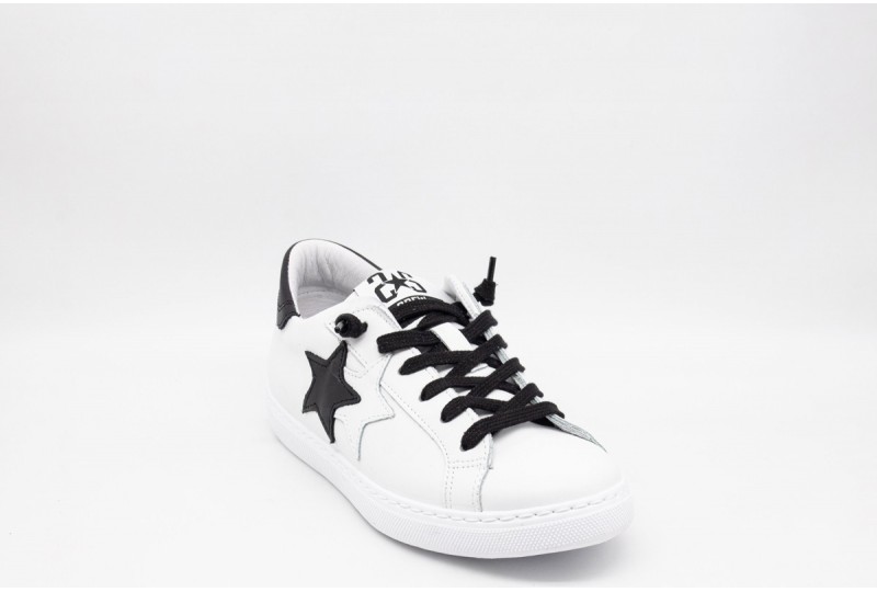 2STAR SNEAKERS LOW IN PELLE BIANCA DETTAGLI IN PELLE NERI