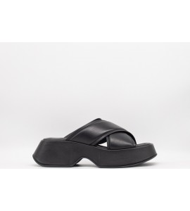 VIC MATIE' Sandals travel black