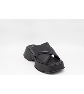 VIC MATIE' Sandals travel black