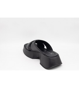 VIC MATIE' Sandals travel black