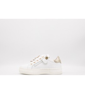 PATRIZIA PEPE Sneakers con dettaglio passalacci