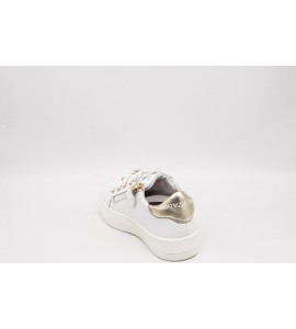 PATRIZIA PEPE Sneakers con dettaglio passalacci