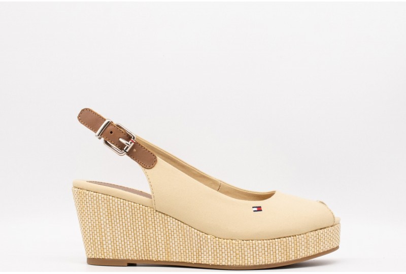 TOMMY HILFIGER SANDALI...