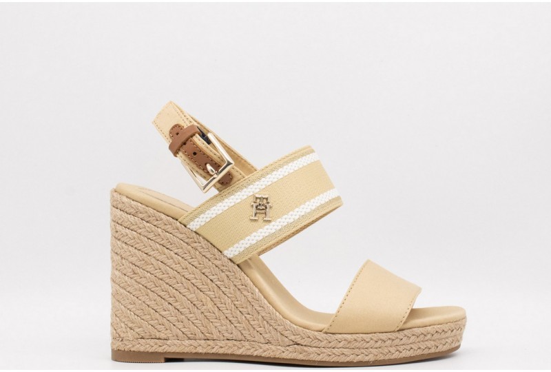 TOMMY HILFIGER SANDALI IN...