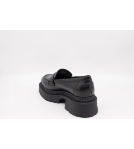 GUESS Mocassino nero con vaschetta su tono