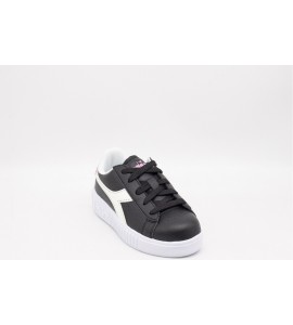 DIADORA GAME STEP PS 2.0DIADORA GAME STEP PS 2.0. Game Step GS 2.0 ti porta in alto. La suola rialzata presta confidenza a ogni 
