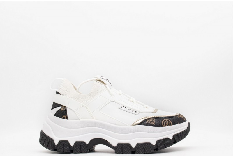 GUESS Runner braydin logo